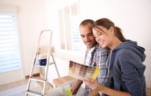 couple+choosing+paint+colors